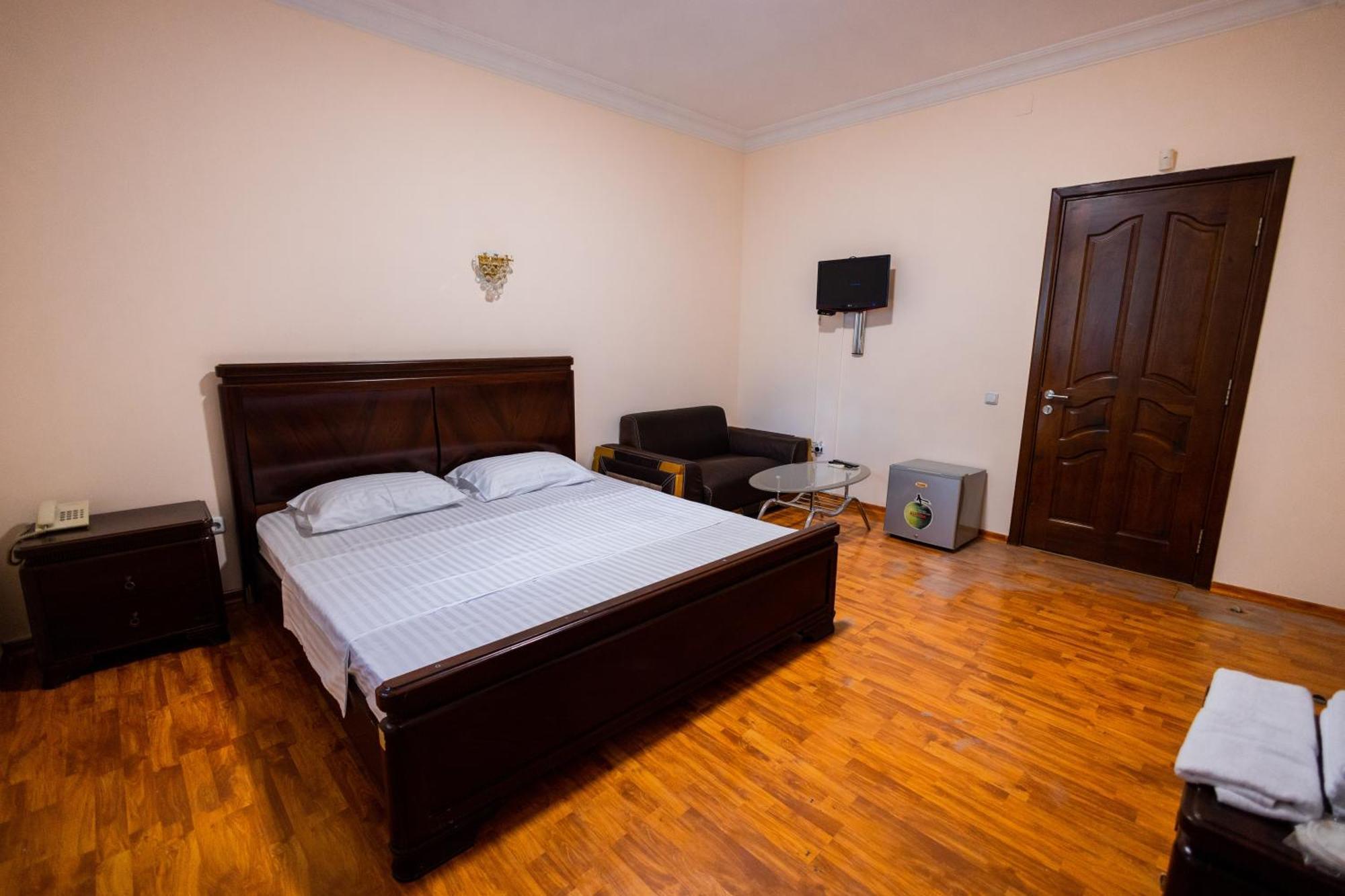 Yan Hotel Erivan Exterior foto