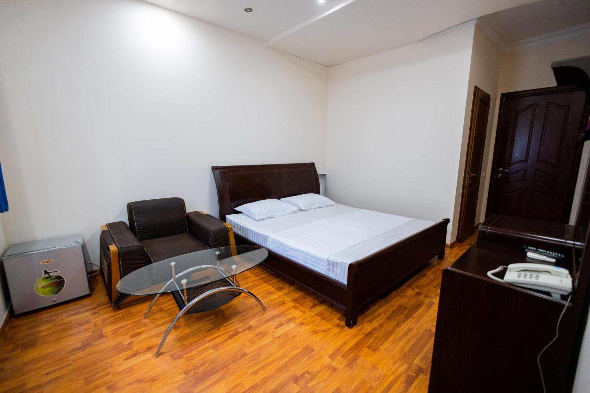 Yan Hotel Erivan Exterior foto