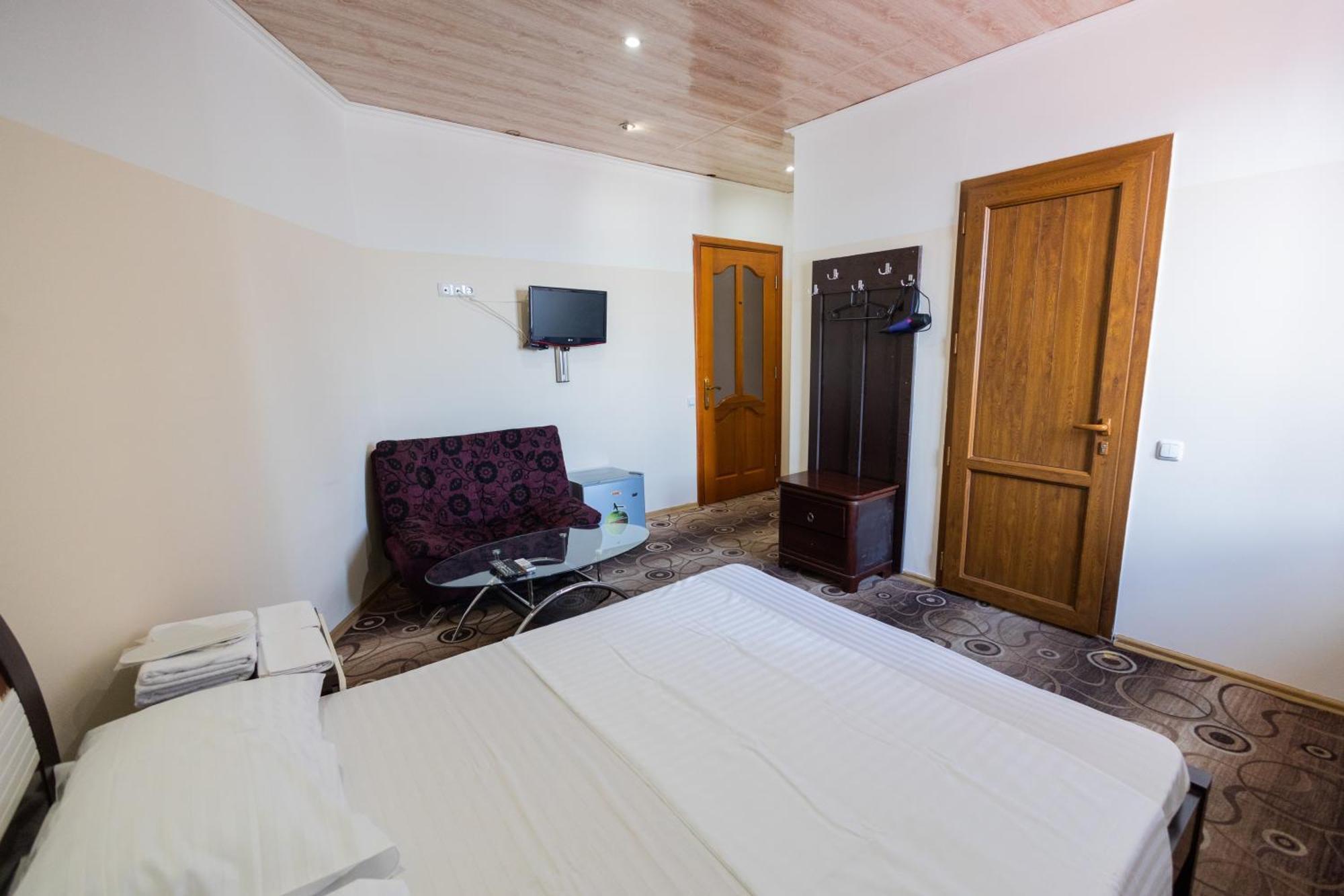 Yan Hotel Erivan Exterior foto