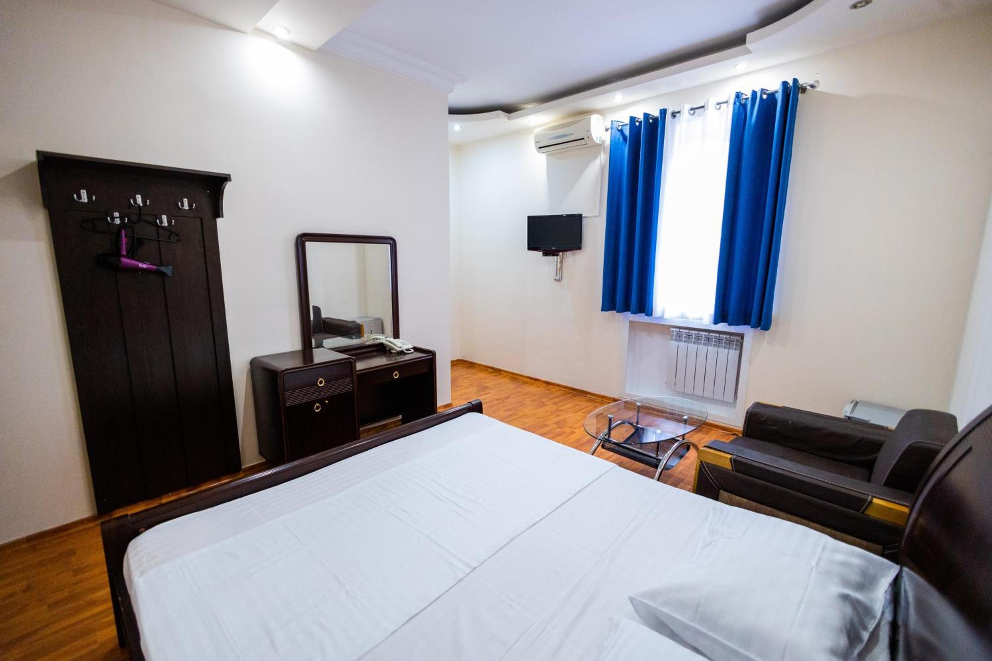 Yan Hotel Erivan Exterior foto