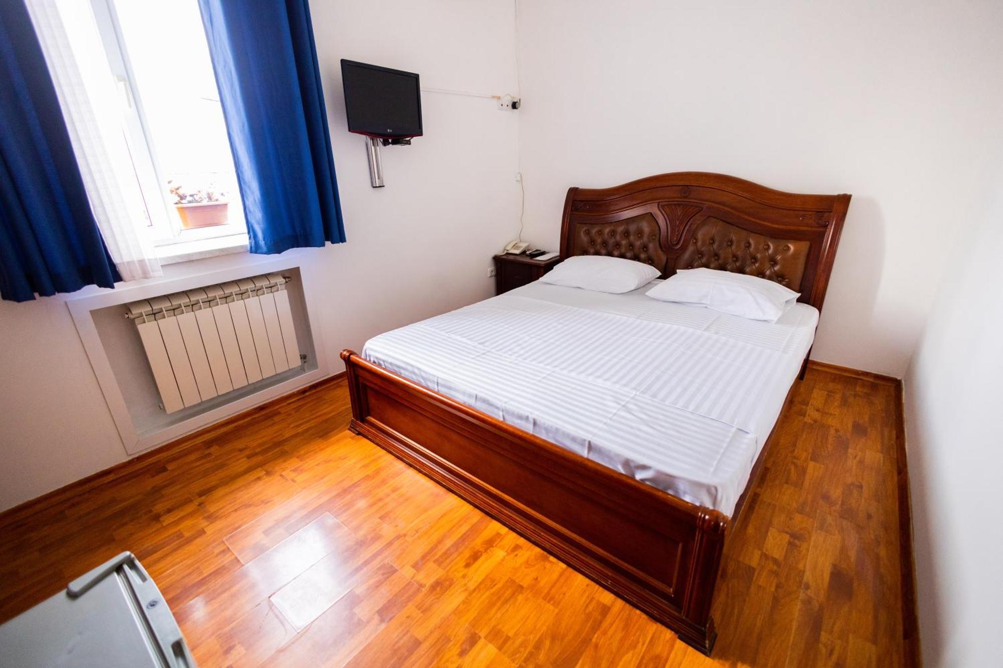 Yan Hotel Erivan Exterior foto