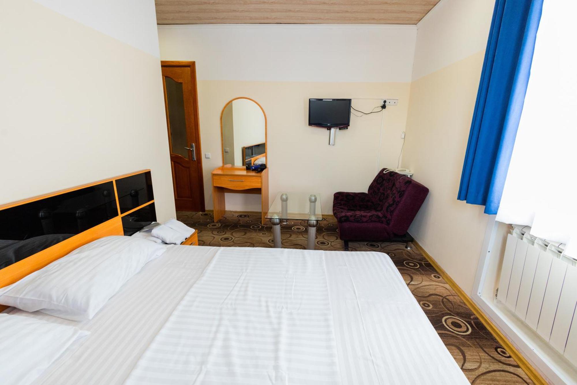 Yan Hotel Erivan Exterior foto