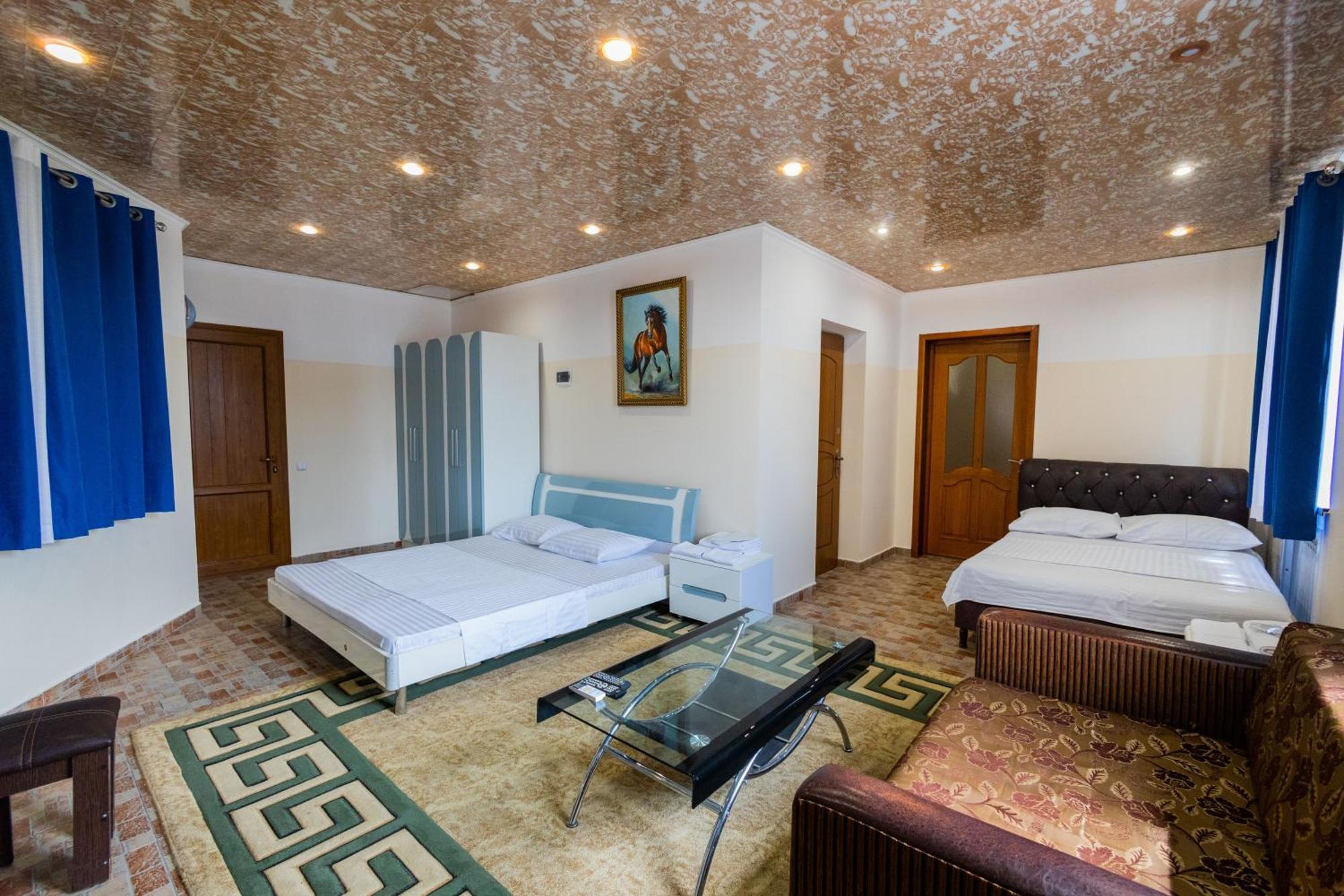 Yan Hotel Erivan Exterior foto
