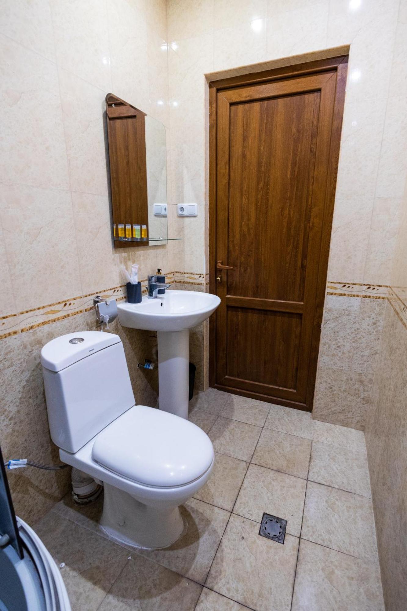 Yan Hotel Erivan Exterior foto