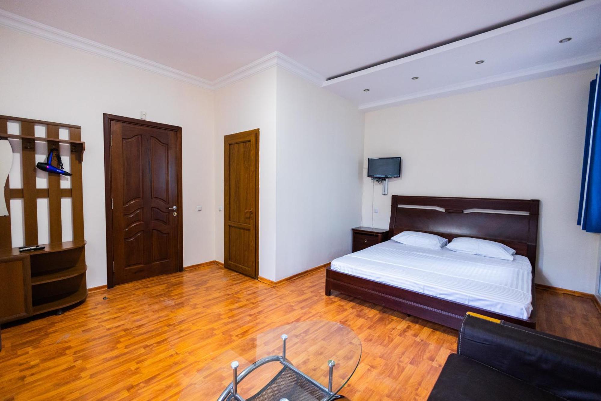 Yan Hotel Erivan Exterior foto