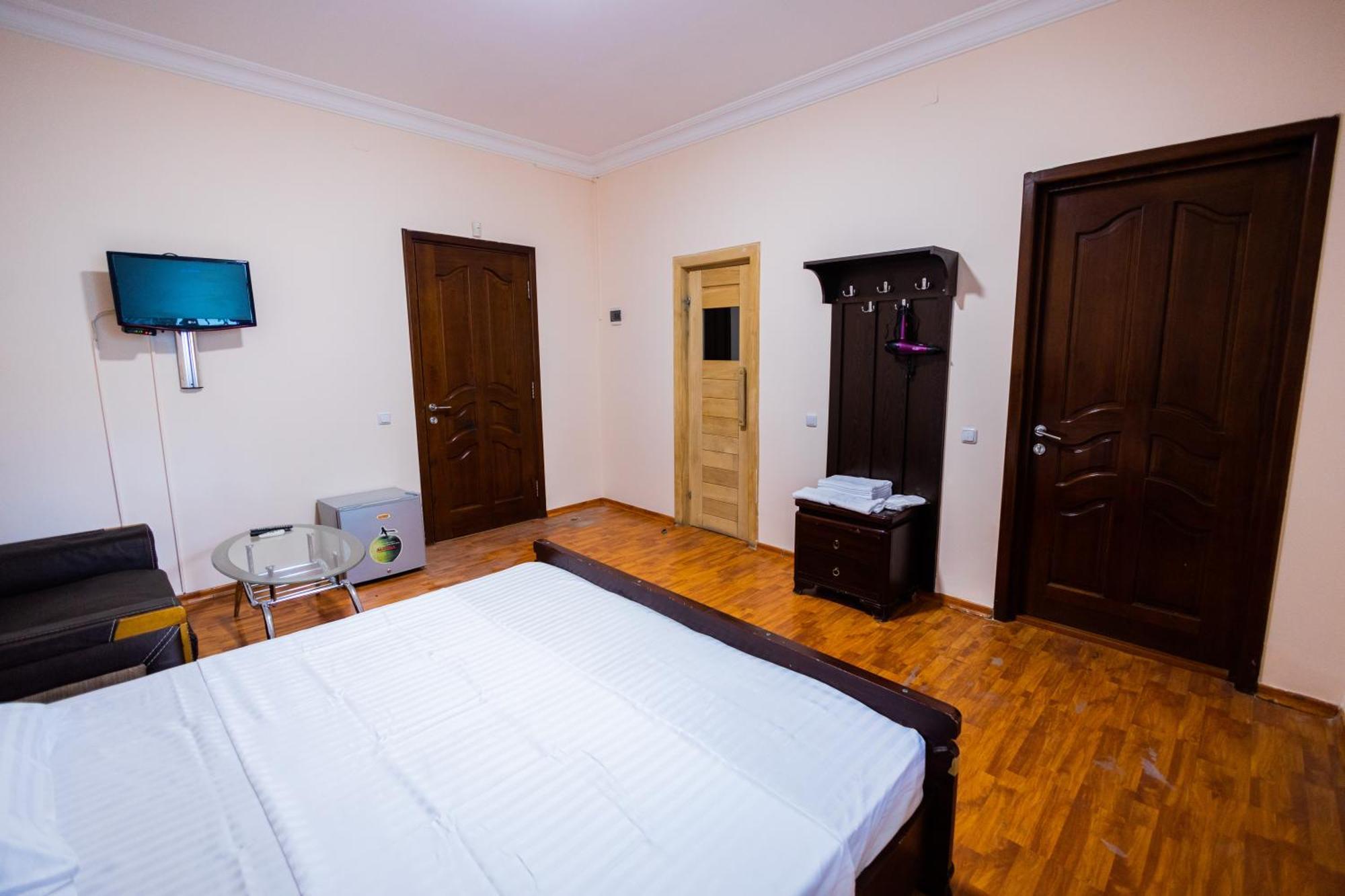 Yan Hotel Erivan Exterior foto