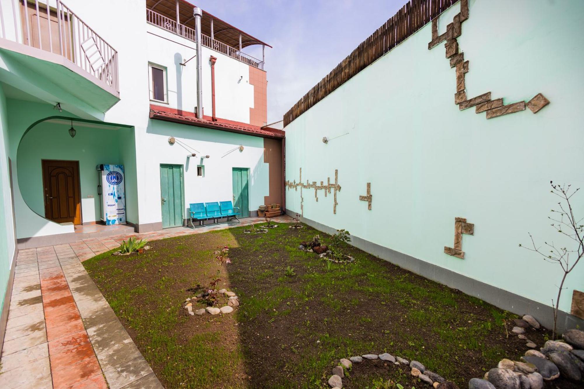 Yan Hotel Erivan Exterior foto