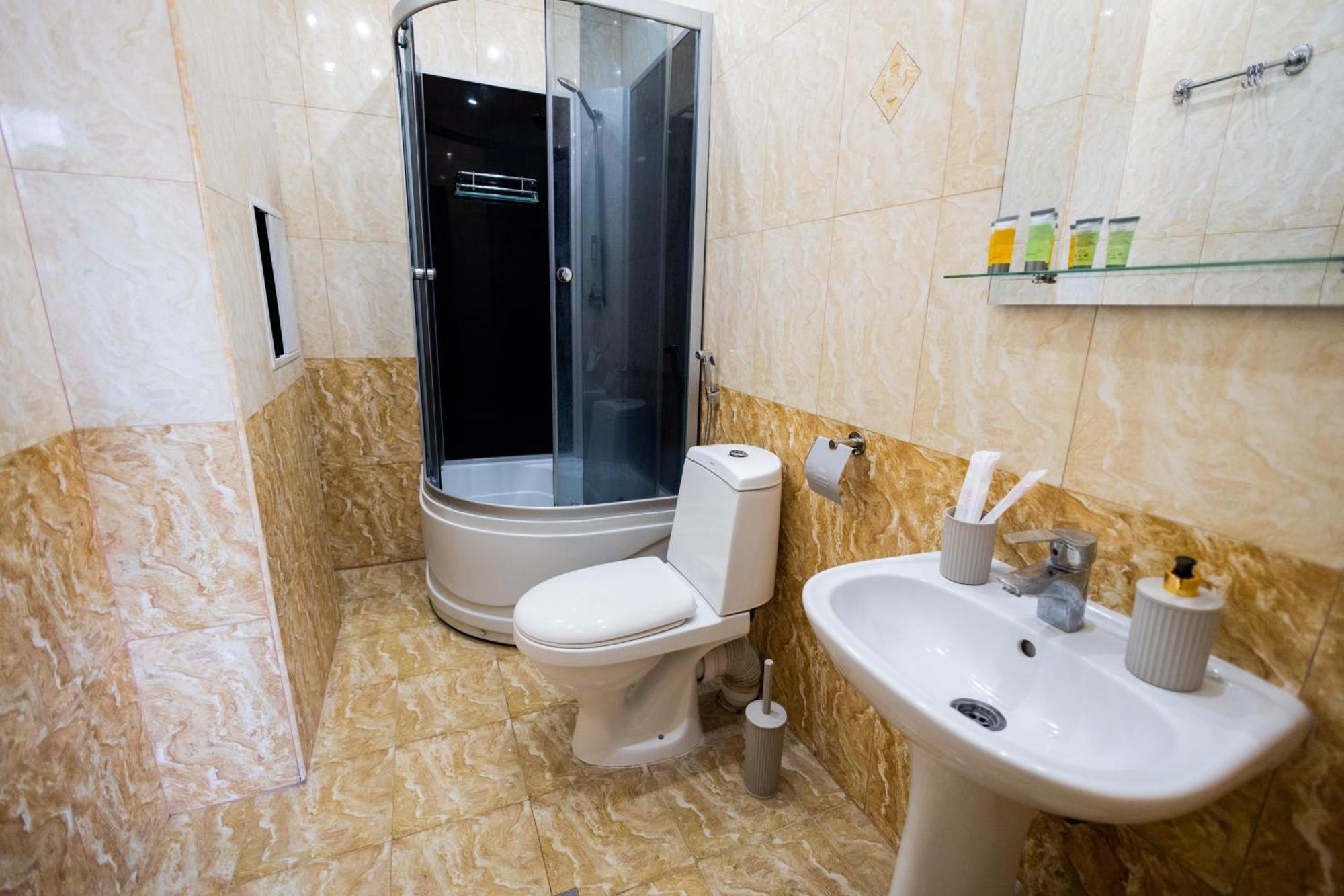 Yan Hotel Erivan Exterior foto